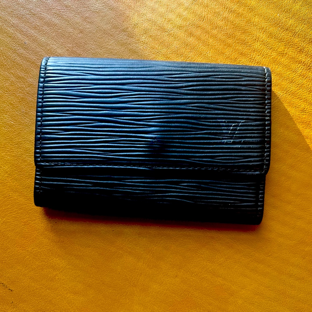 Authentic LUIS VUITTON Epi Keyโ Holder